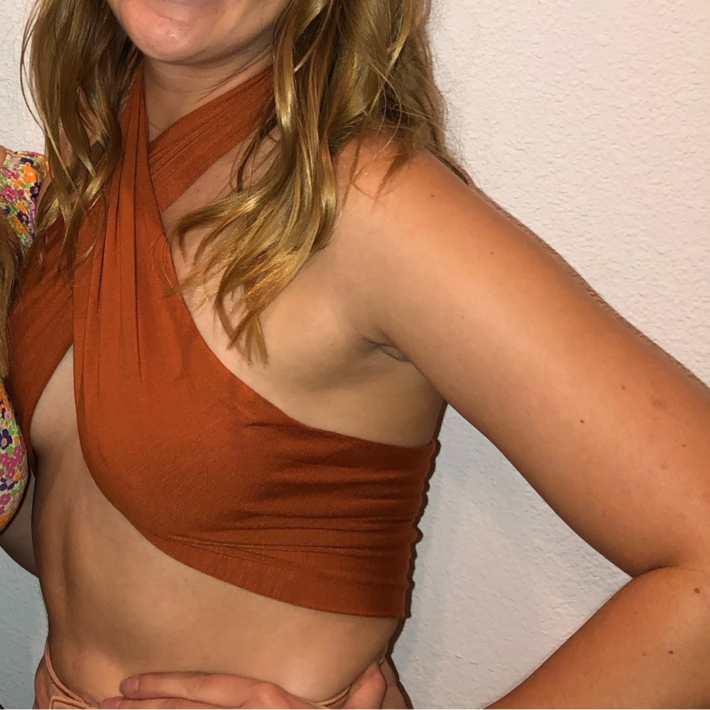 Twist neck crop top